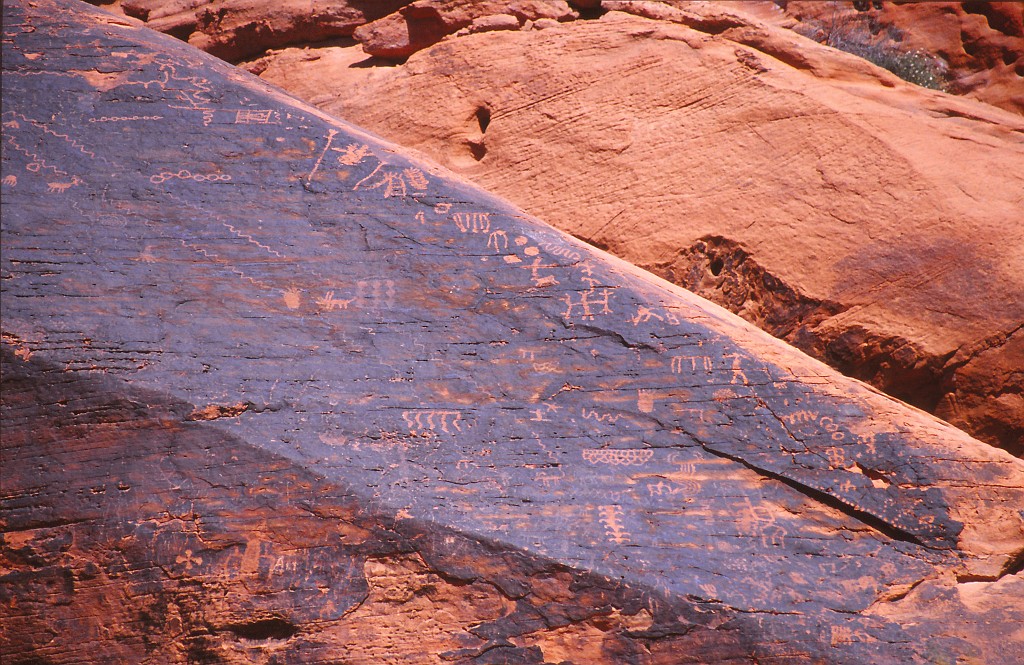 IMG_0010.jpg - Valley of fire State Park  http://en.wikipedia.org/wiki/Valley_of_Fire_State_Park 