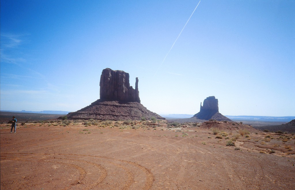 IMG_0075.jpg - Monument Valley  http://en.wikipedia.org/wiki/Monument_Valley 