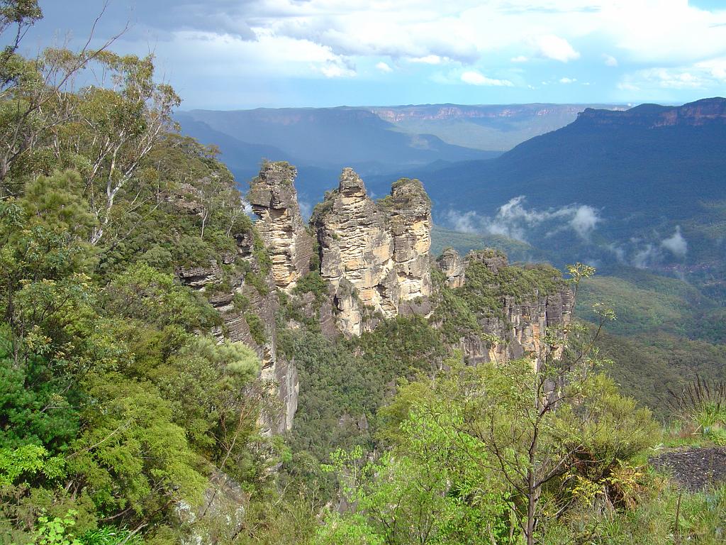 DSC02702.JPG - Three Sisters
