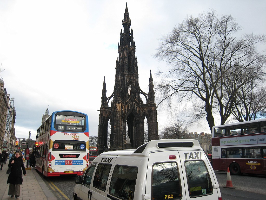 IMG_5052.JPG - Scott Monument in Princes Street  http://en.wikipedia.org/wiki/Scott_Monument 