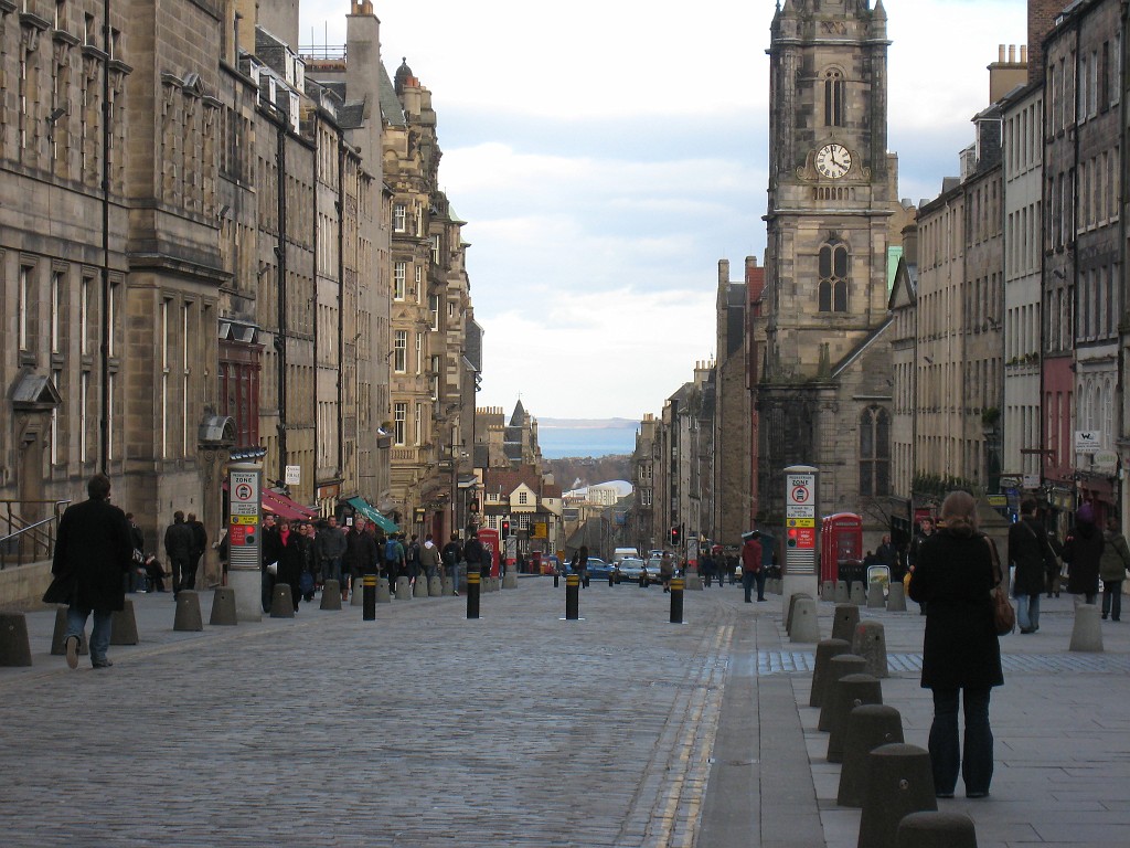 IMG_5126.JPG - High Street  http://en.wikipedia.org/wiki/Royal_Mile  & Tron Kirk  http://en.wikipedia.org/wiki/Tron_Kirk 