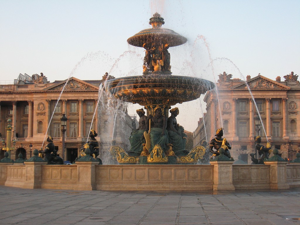 IMG_5597.JPG - Place de la Concord ( http://en.wikipedia.org/wiki/Place_de_la_Concorde ) northern fountain to honor river shipping