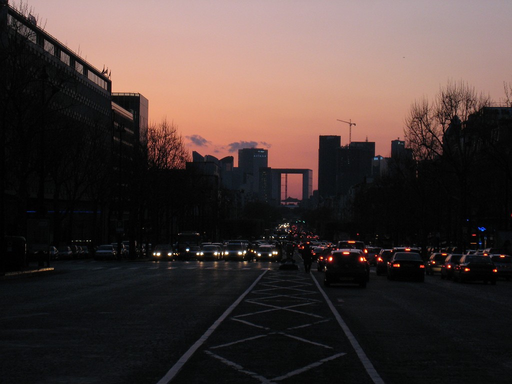 IMG_5789.JPG - Axe historique ( http://en.wikipedia.org/wiki/Axe_historique ) and the Grande Arche ( http://en.wikipedia.org/wiki/Grande_Arche ) in the evening