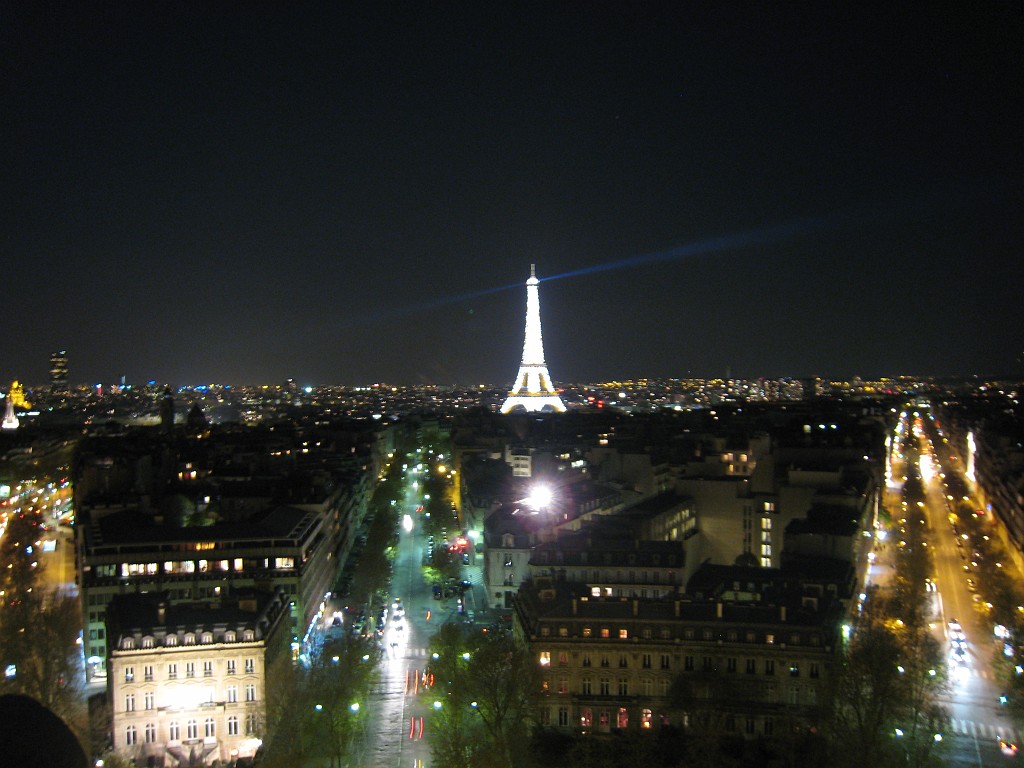 IMG_5826.JPG - Glittering Eiffel Tower ( http://en.wikipedia.org/wiki/Eiffel_Tower ) from the roof of the Arc de Triomphe ( http://en.wikipedia.org/wiki/Arc_de_Triomphe )