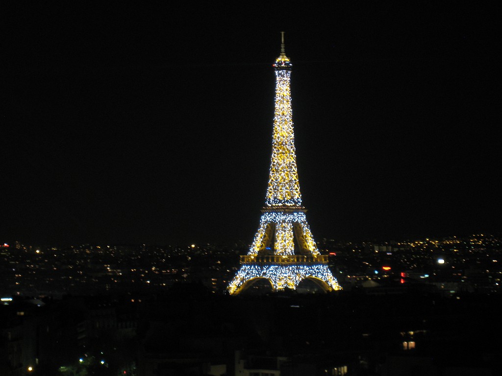 IMG_5833.JPG - Glittering Eiffel Tower ( http://en.wikipedia.org/wiki/Eiffel_Tower ) from the roof of the Arc de Triomphe ( http://en.wikipedia.org/wiki/Arc_de_Triomphe )