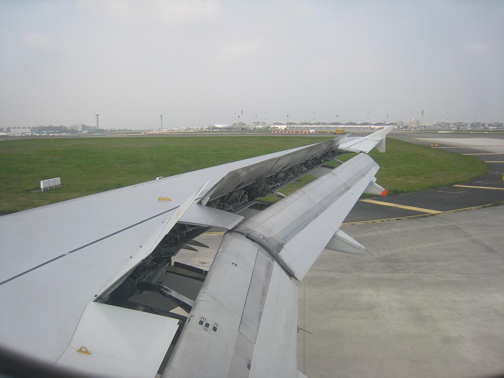 IMG_6041.JPG - Holes in the wings with airbreaks up