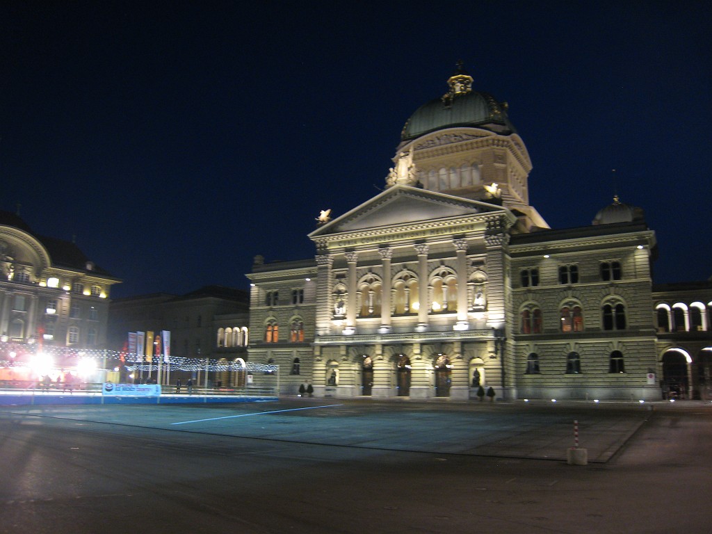 IMG_0197.JPG - Bundeshaus ( http://en.wikipedia.org/wiki/Bundeshaus ,  http://de.wikipedia.org/wiki/Bundeshaus_(Schweiz) )