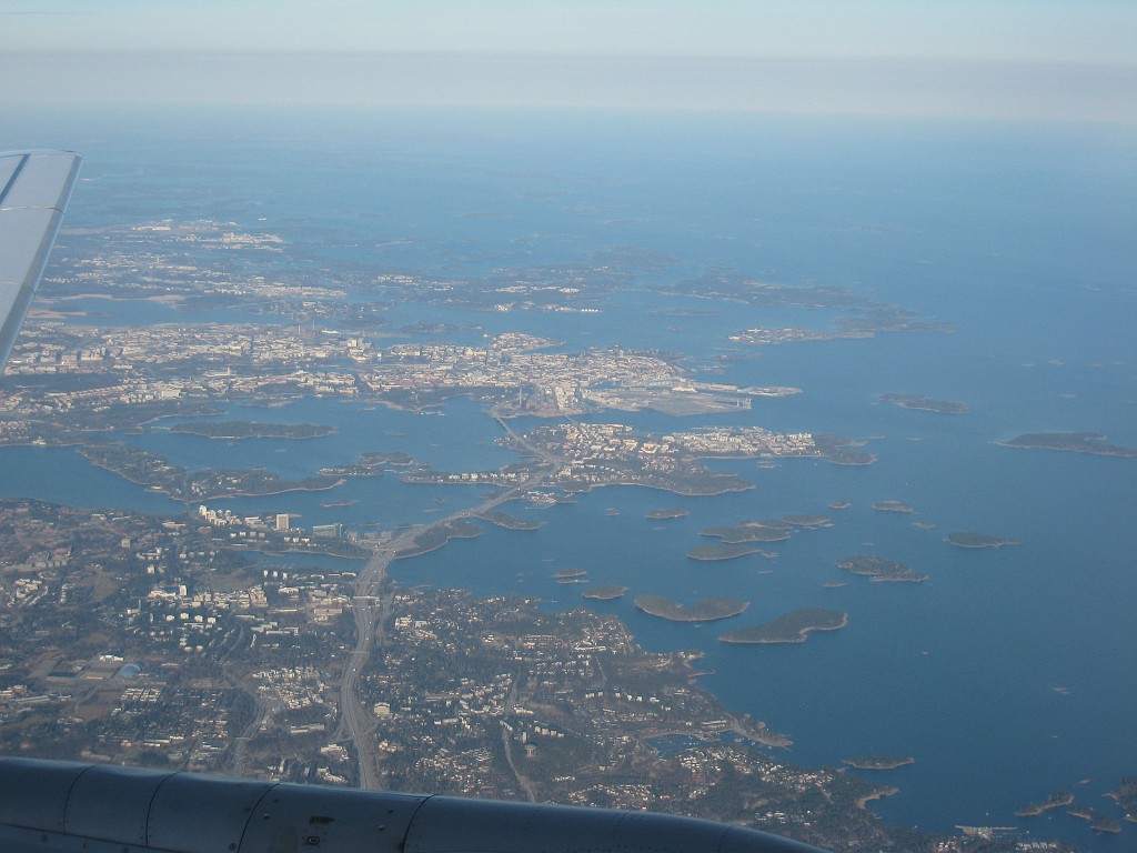 IMG_1139.JPG - Helsinki ( http://en.wikipedia.org/wiki/Helsinki ) from plane