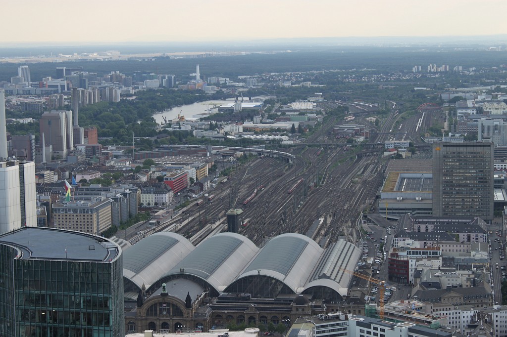 IMG_0279.JPG - Frankfurt main train station. All the tracks can be seen. The water is the Main river and above it is the Frankfurt Rhein-Main airport. Picture taken from top of Main tower  http://en.wikipedia.org/wiki/Maintower , which offers a public viewing platform.