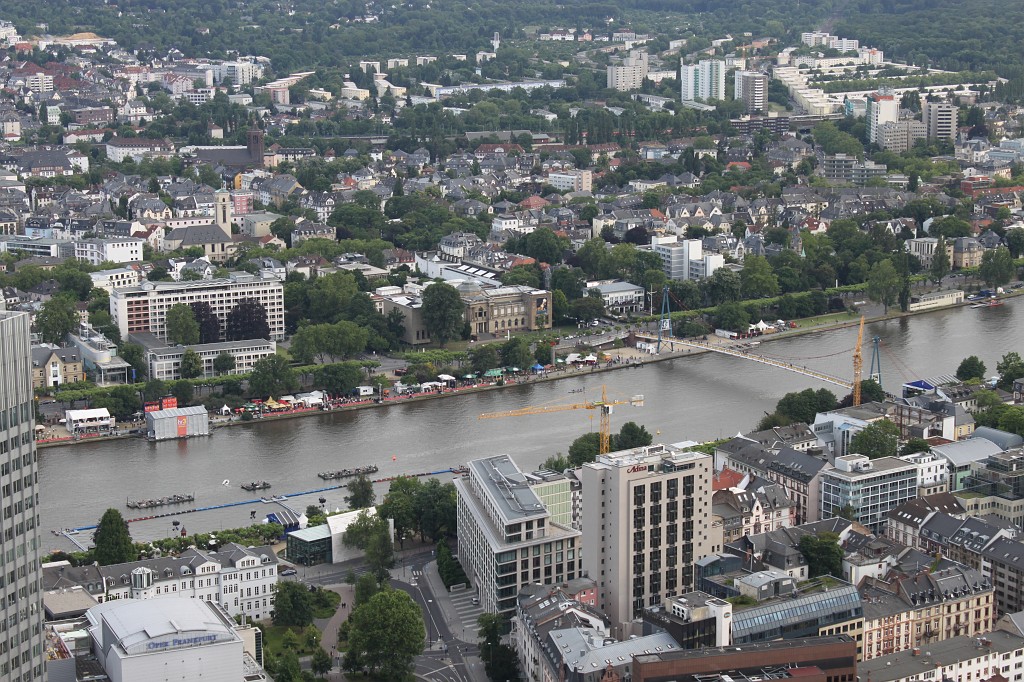 IMG_0280.JPG - The "Deutsche Turnfest" was held 2009 in Frankfurt  http://de.wikipedia.org/wiki/Deutsches_Turnfest . The people with some free time could relax on the festival mile along the Main river. Picture taken from top of Main tower  http://en.wikipedia.org/wiki/Maintower , which offers a public viewing platform.