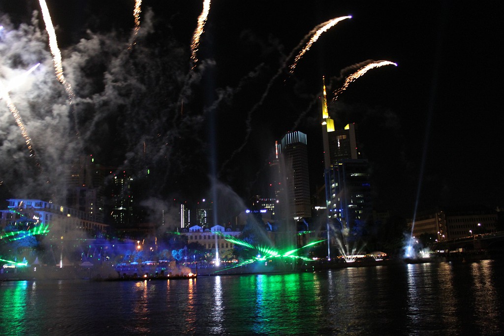 IMG_0360.JPG - Spectacular midnight firework, laser, fire and water show ending the "Deutsches Turnfest" 2009  http://de.wikipedia.org/wiki/Deutsches_Turnfest  in Frankfurt  http://en.wikipedia.org/wiki/Frankfurt_am_Main 