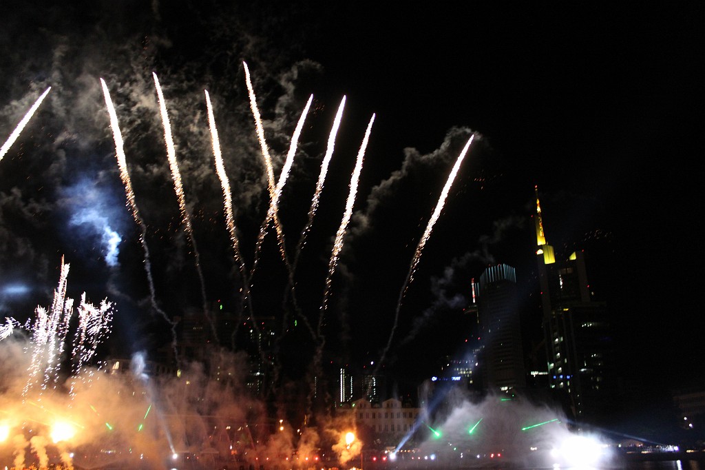 IMG_0383.JPG - Spectacular midnight firework, laser, fire and water show ending the "Deutsches Turnfest" 2009  http://de.wikipedia.org/wiki/Deutsches_Turnfest  in Frankfurt  http://en.wikipedia.org/wiki/Frankfurt_am_Main 