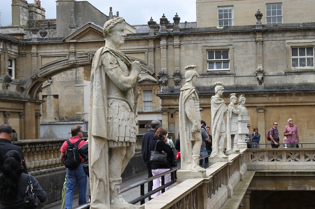 IMG_0941.JPG - Statues in the Roman Baths  http://en.wikipedia.org/wiki/Roman_Baths_%28Bath%29 