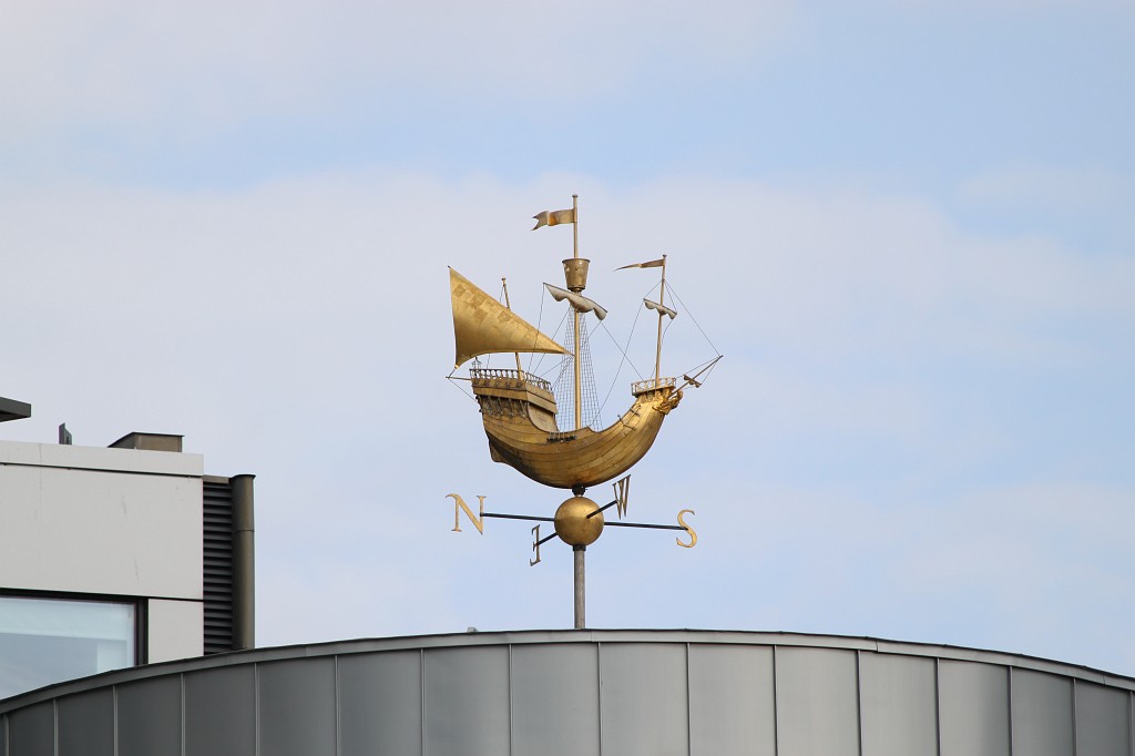 IMG_1015.JPG - Weather vane ship in Bristol  http://en.wikipedia.org/wiki/Bristol 