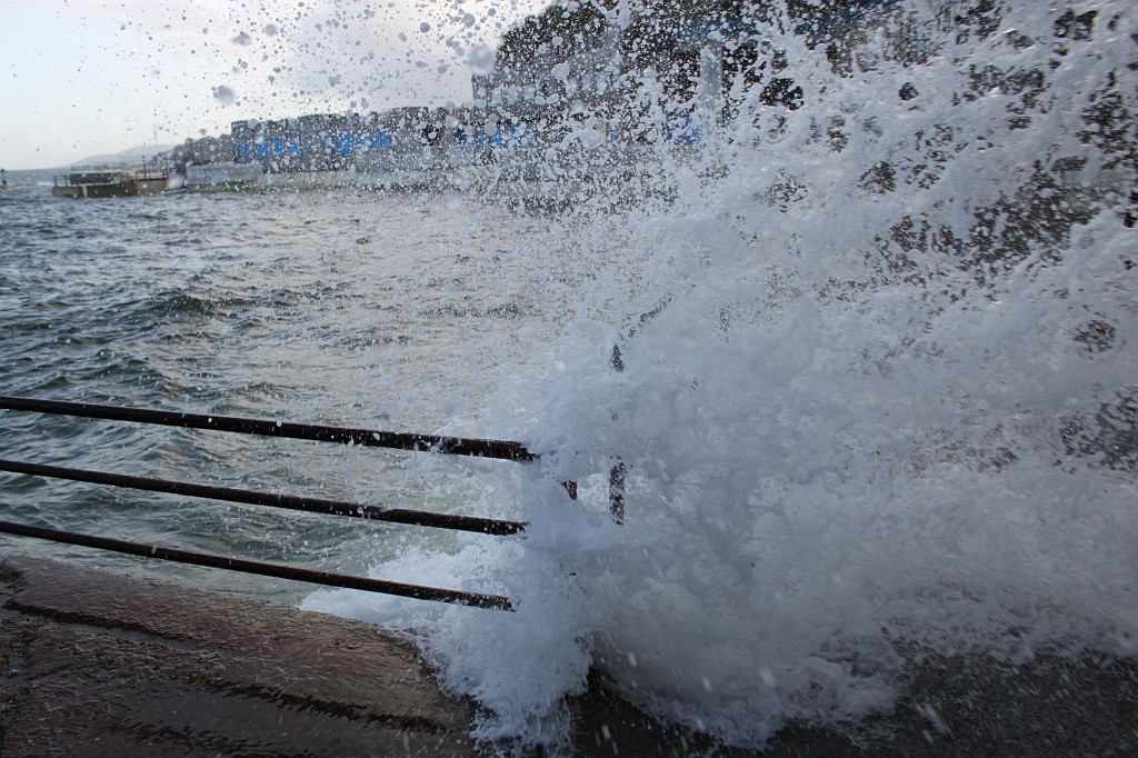 IMG_1183.JPG - Wave at Plymouth Hoe  http://en.wikipedia.org/wiki/Plymouth_Hoe 