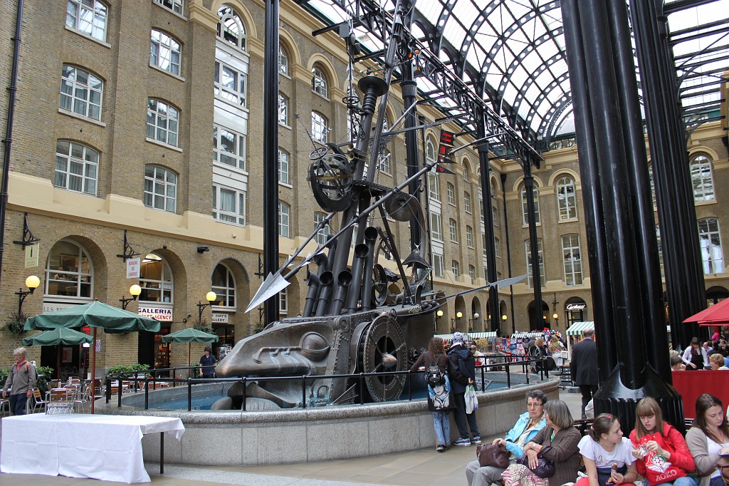 IMG_2123.JPG - The Navigators, 1987, a sculpture by David Kemp, in Hay's Galleria  http://en.wikipedia.org/wiki/Hay%27s_Galleria 