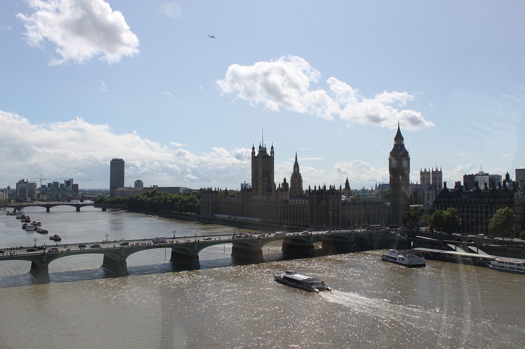 IMG_2260.JPG - Westminster bridge and Houses of Parliament  http://en.wikipedia.org/wiki/Houses_of_Parliament 
