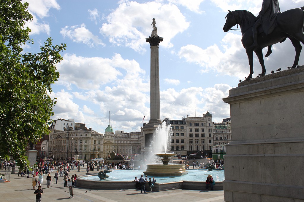 IMG_2294.JPG - Nelson's Column  http://en.wikipedia.org/wiki/Nelson%27s_Column 