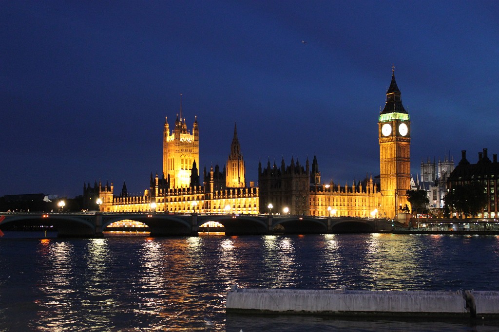IMG_2318.JPG - Houses of Parliament at dusk  http://en.wikipedia.org/wiki/Palace_of_Westminster 