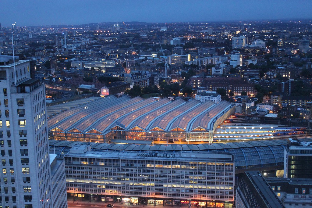 IMG_2391.JPG - London Waterloo station  http://en.wikipedia.org/wiki/London_Waterloo_station 