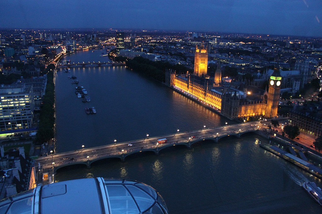 IMG_2405.JPG - Thames river  http://en.wikipedia.org/wiki/Thames_River  and Westiminster Palace  http://en.wikipedia.org/wiki/Palace_of_Westminster 