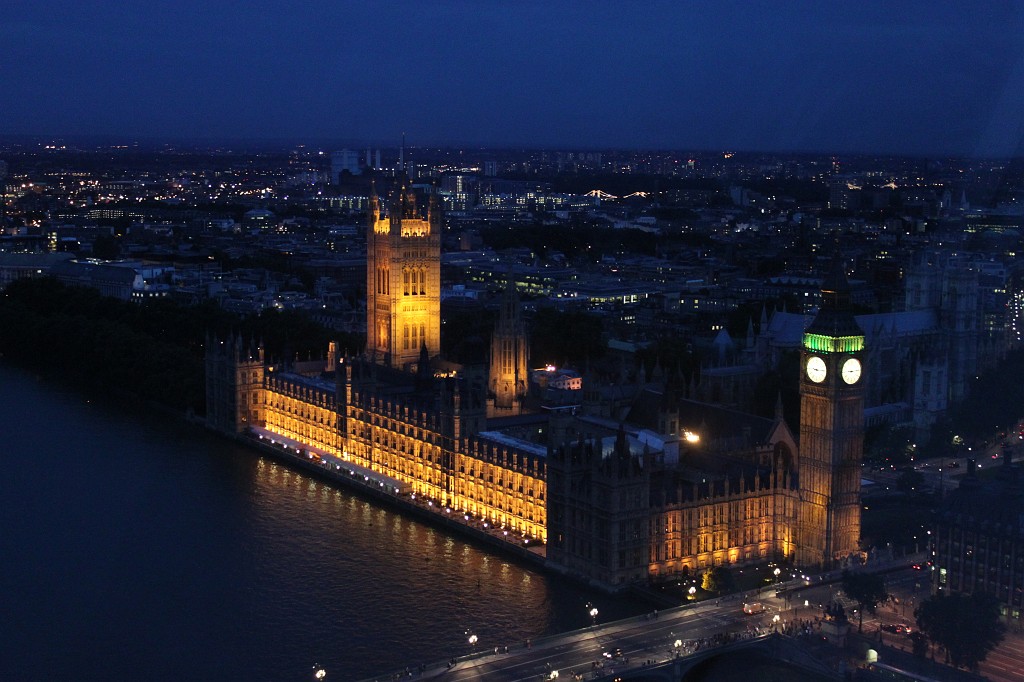 IMG_2412.JPG - Palace of Westminster  http://en.wikipedia.org/wiki/Palace_of_Westminster  from London Eye  http://en.wikipedia.org/wiki/London_eye  at night