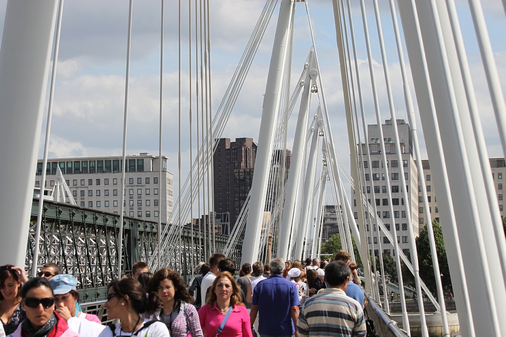 IMG_2673.JPG - Golden Jubilee Bridges  http://en.wikipedia.org/wiki/Hungerford_Bridge 