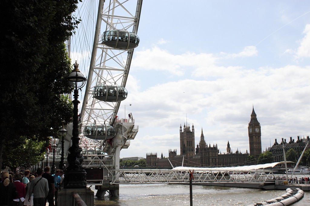 IMG_2682.JPG - London Eye  http://en.wikipedia.org/wiki/London_eye 