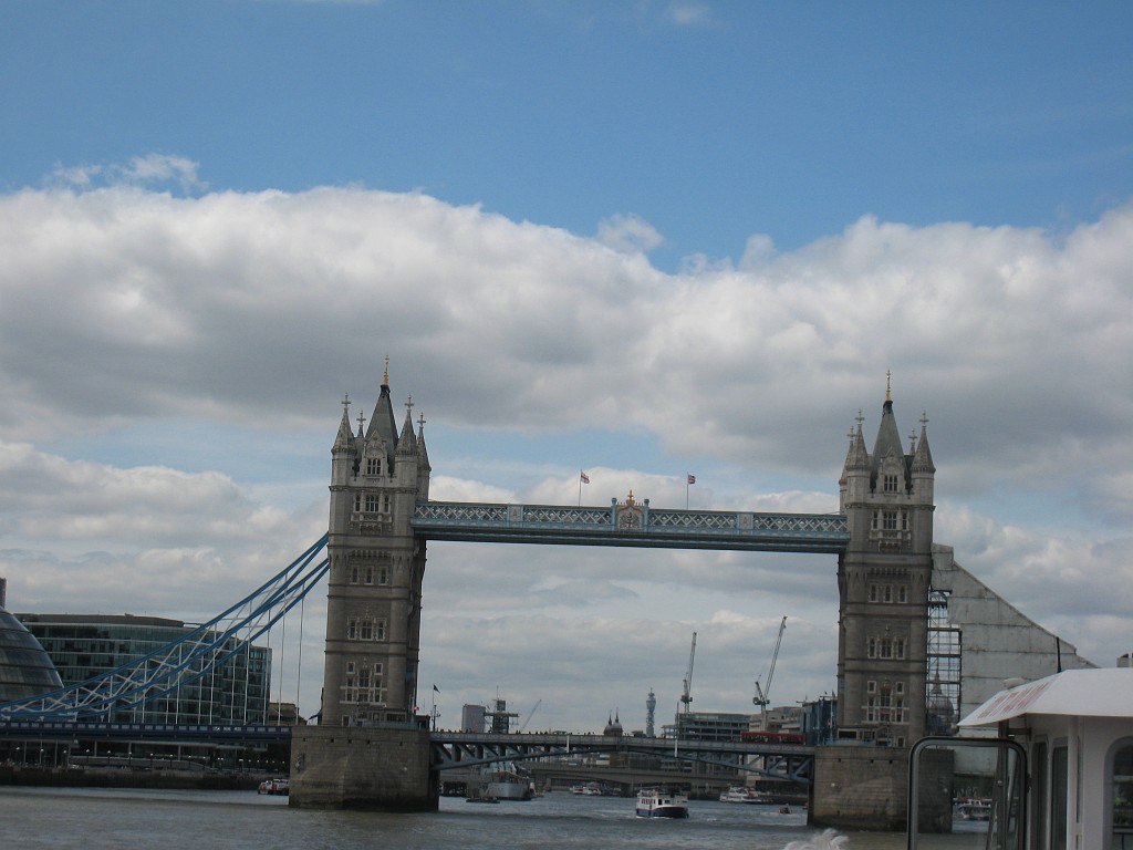 X_IMG_1544.JPG - The Tower of London during a River Cruise  http://en.wikipedia.org/wiki/Tower_Bridge 