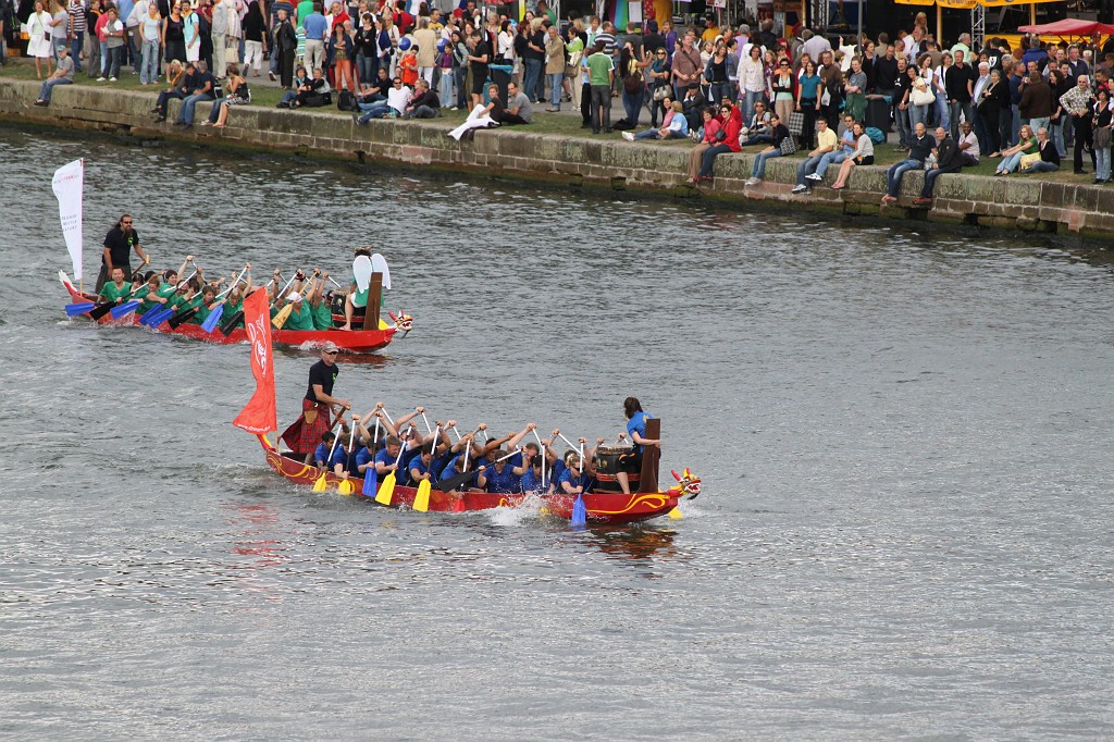IMG_2829.JPG - Dragon boat race  http://en.wikipedia.org/wiki/Dragon_boat  at Museumsuferfest 2009  http://de.wikipedia.org/wiki/Museumsuferfest  in Frankfurt  http://en.wikipedia.org/wiki/Frankfurt_am_Main 