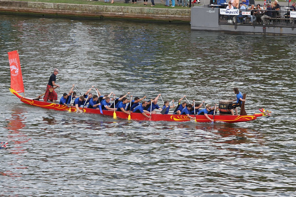 IMG_2833.JPG - Dragon boat race  http://en.wikipedia.org/wiki/Dragon_boat  at Museumsuferfest 2009  http://de.wikipedia.org/wiki/Museumsuferfest  in Frankfurt  http://en.wikipedia.org/wiki/Frankfurt_am_Main 