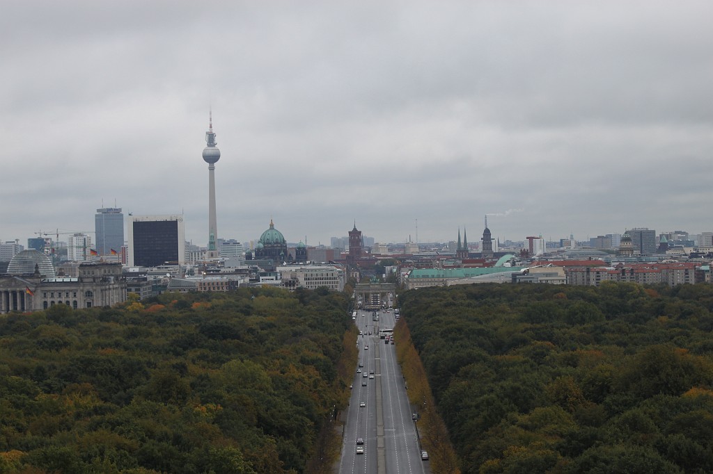 IMG_2963.JPG - 17th June Street  heading to Brandenburg gate. The central Berlin  http://en.wikipedia.org/wiki/Berlin  view also shows Reichstag building, TV tower, Berlin cathedral and Rotes Rathaus.