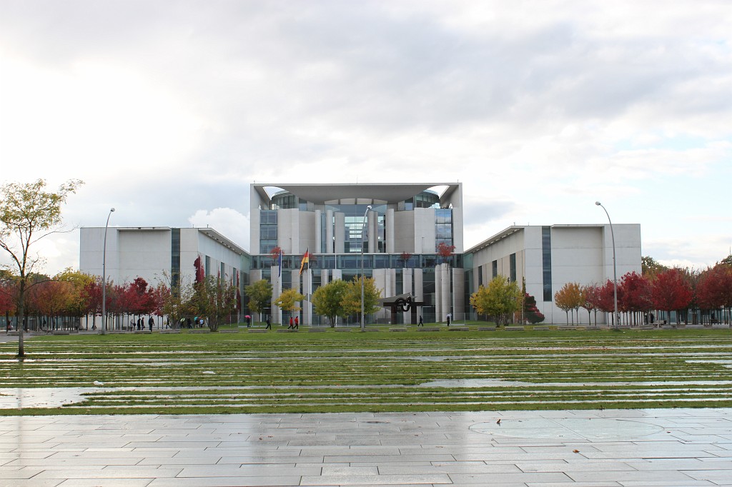 IMG_3080.JPG - Chancellor's Office   http://en.wikipedia.org/wiki/German_Chancellery 