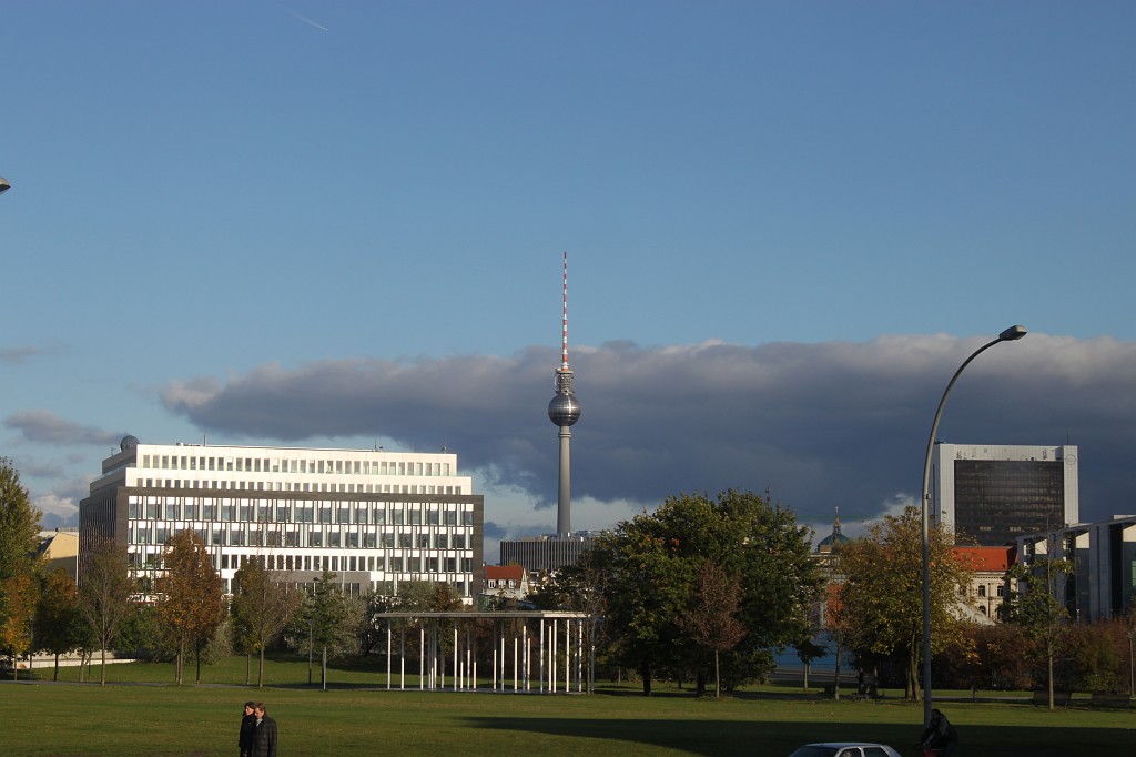 IMG_3106.JPG - Pope's revenge  http://en.wikipedia.org/wiki/Fernsehturm 