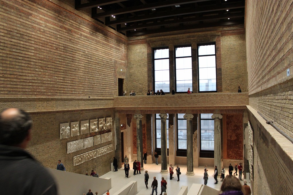 IMG_3295.JPG - Neues Museum (New Museum)  http://en.wikipedia.org/wiki/Neues_Museum 