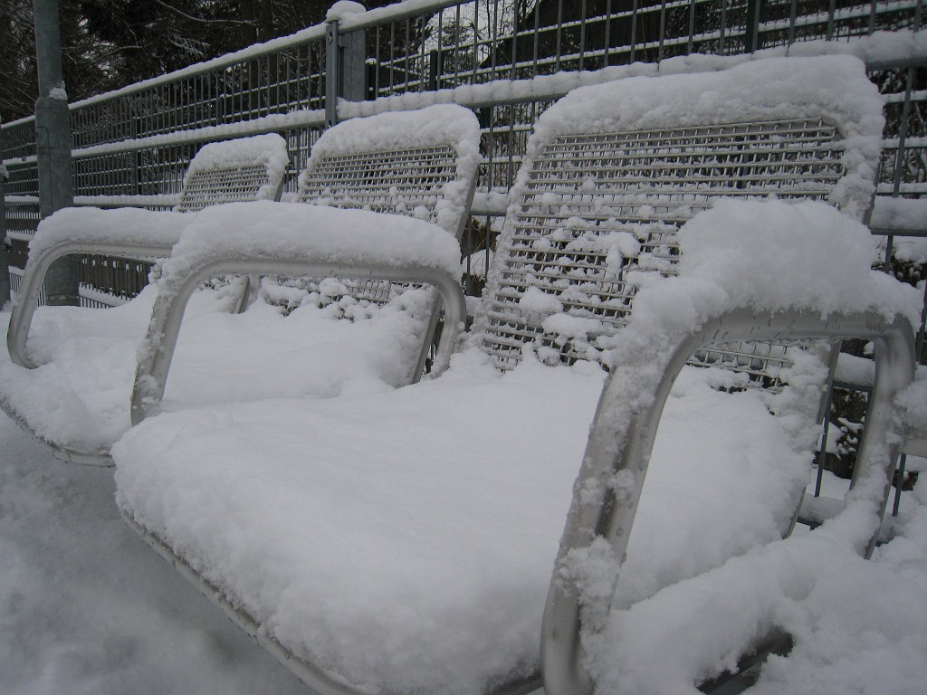 X_IMG_1933.JPG - Snow on the seats