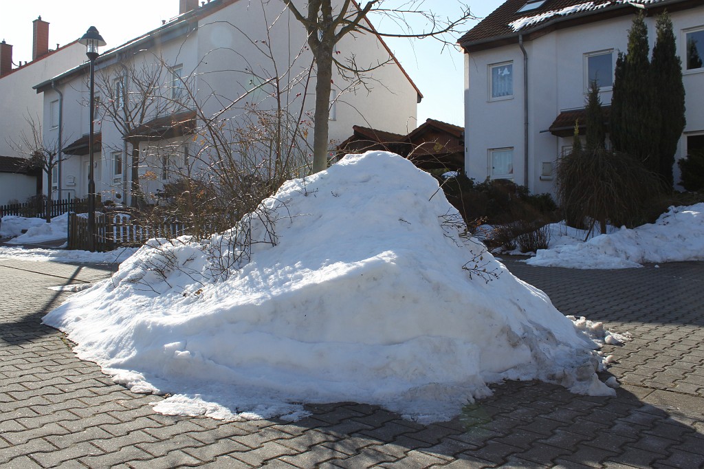 IMG_4620.JPG - Remaining snow after winter