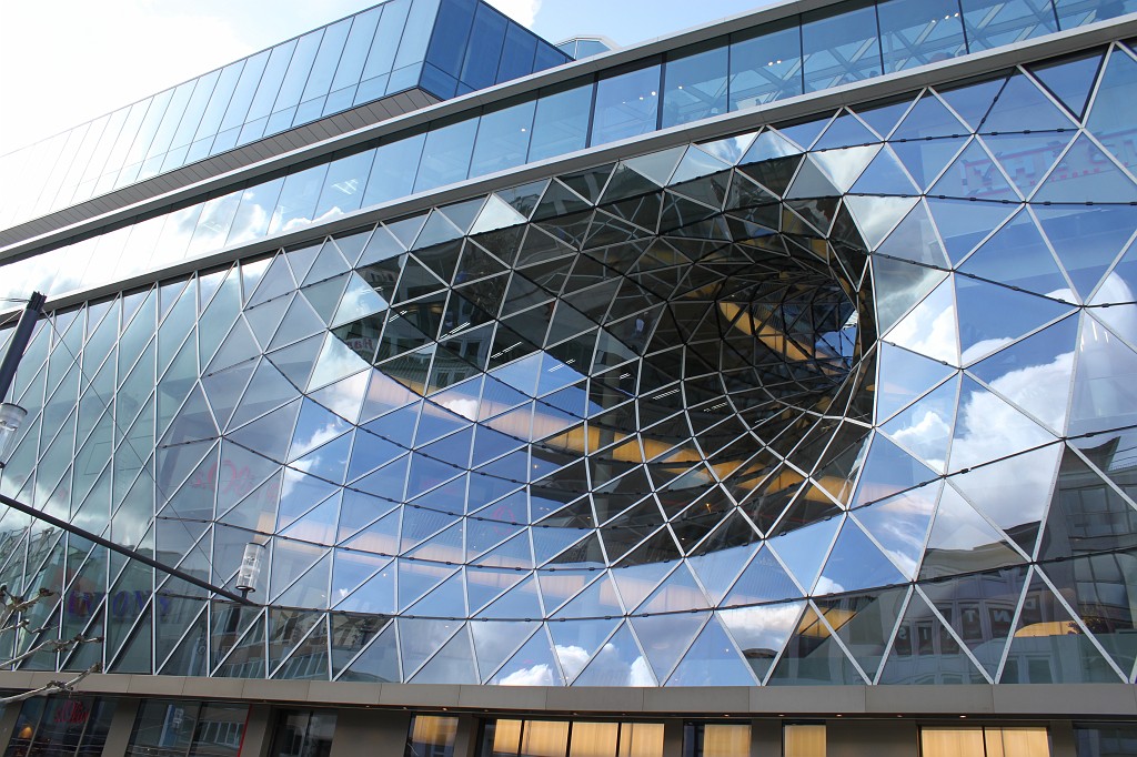 IMG_4914.JPG - Shopping in MyZeil  http://de.wikipedia.org/wiki/MyZeil 