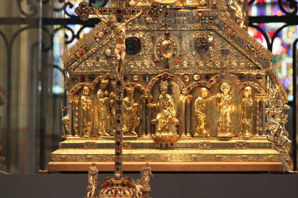 IMG_5067.JPG - Shrine of the Three Kings  http://en.wikipedia.org/wiki/Shrine_of_the_Three_Kings  in the Cologne Cathedral  http://en.wikipedia.org/wiki/Cologne_Cathedral 