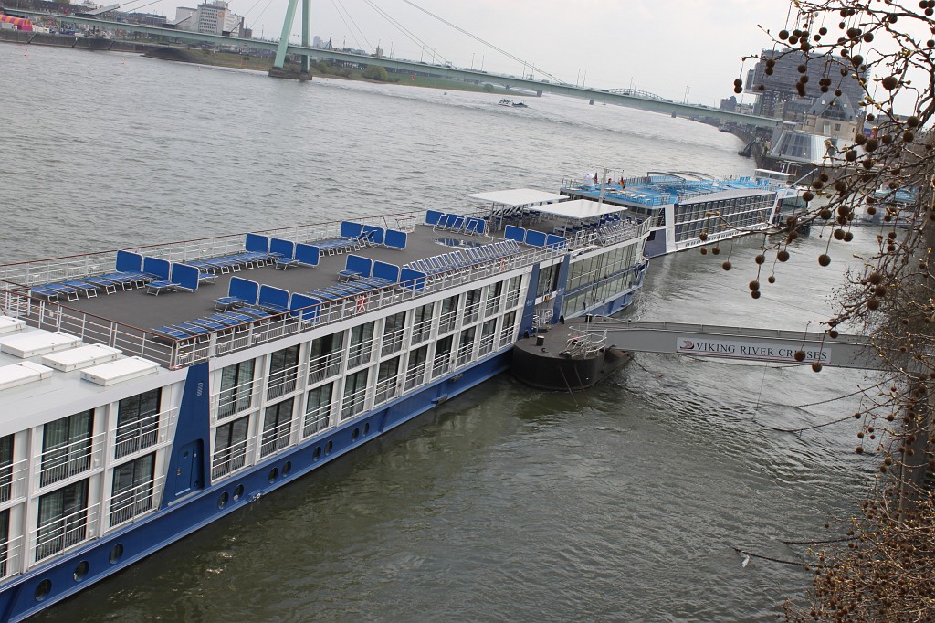IMG_5170.JPG - Cruise ships at the rhine river  http://en.wikipedia.org/wiki/Rhine 