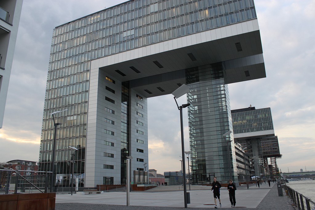 IMG_5239.JPG - Kranhï¿½user am Rheinauhafen  http://de.wikipedia.org/wiki/Kranhaus . KranhausPLUS, Kranhaus 1 and Pandion Vista construction.