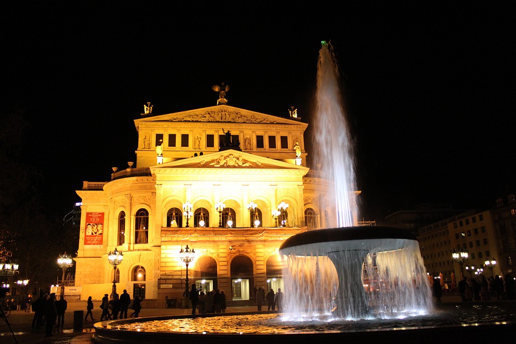 IMG_5251.JPG - Alte Oper  http://en.wikipedia.org/wiki/Alte_Oper 