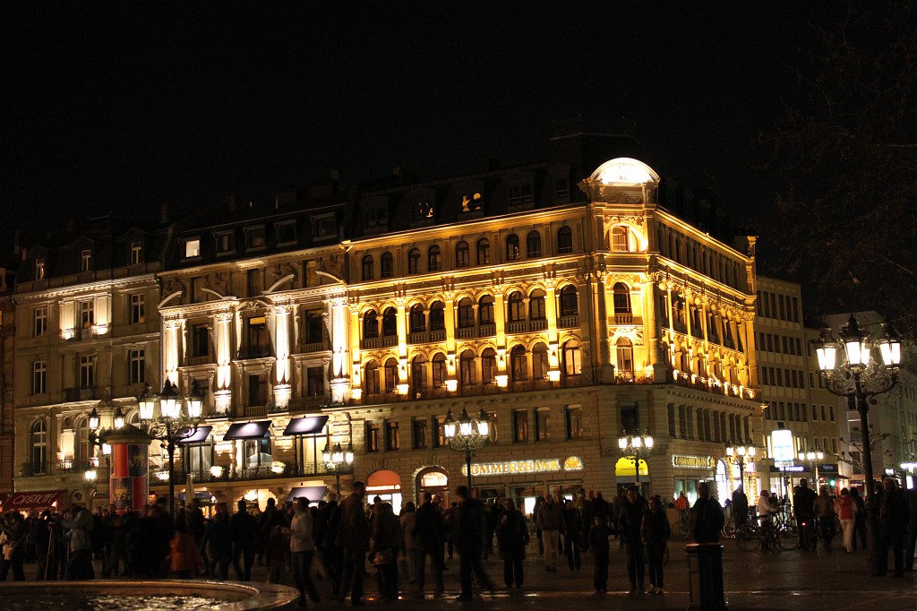 IMG_5253.JPG - Opernplatz & Hochstra�e  http://de.wikipedia.org/wiki/Opernplatz_%28Frankfurt%29 