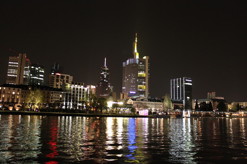 IMG_5308.JPG - Frankfurt Skyline  http://en.wikipedia.org/wiki/Frankfurt_am_Main  and some lights mirroring in the water of the Main river  http://en.wikipedia.org/wiki/Main 