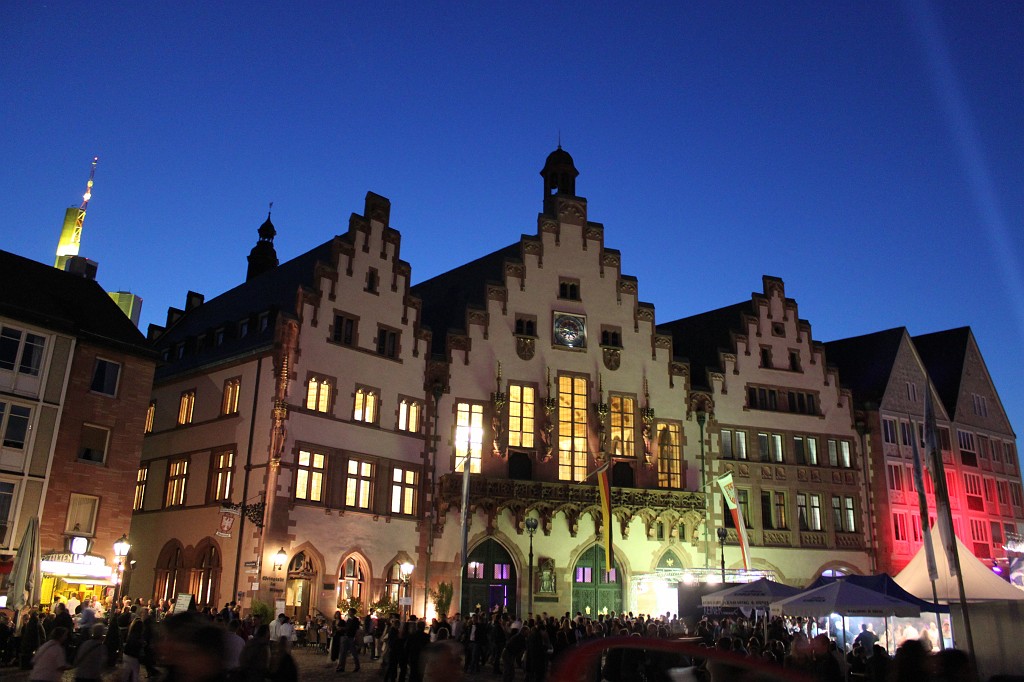 IMG_5364.JPG - R�mer the city hall  http://en.wikipedia.org/wiki/R%C3%B6mer_(Frankfurt_am_Main) 