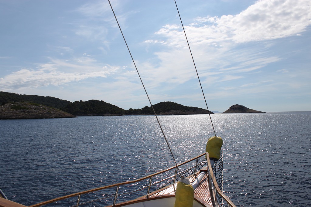 IMG_6654.JPG - Approaching Pomena on Mljet island  http://en.wikipedia.org/wiki/Mljet 