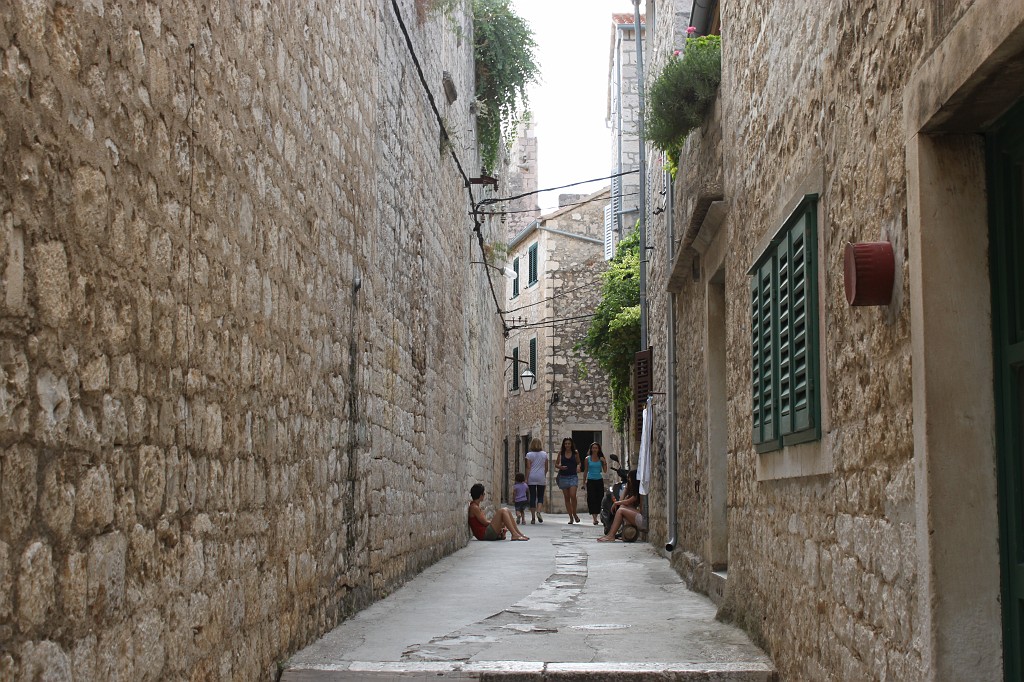 IMG_6744.JPG - Alley in Hvar City  http://en.wikipedia.org/wiki/Hvar_(city) 