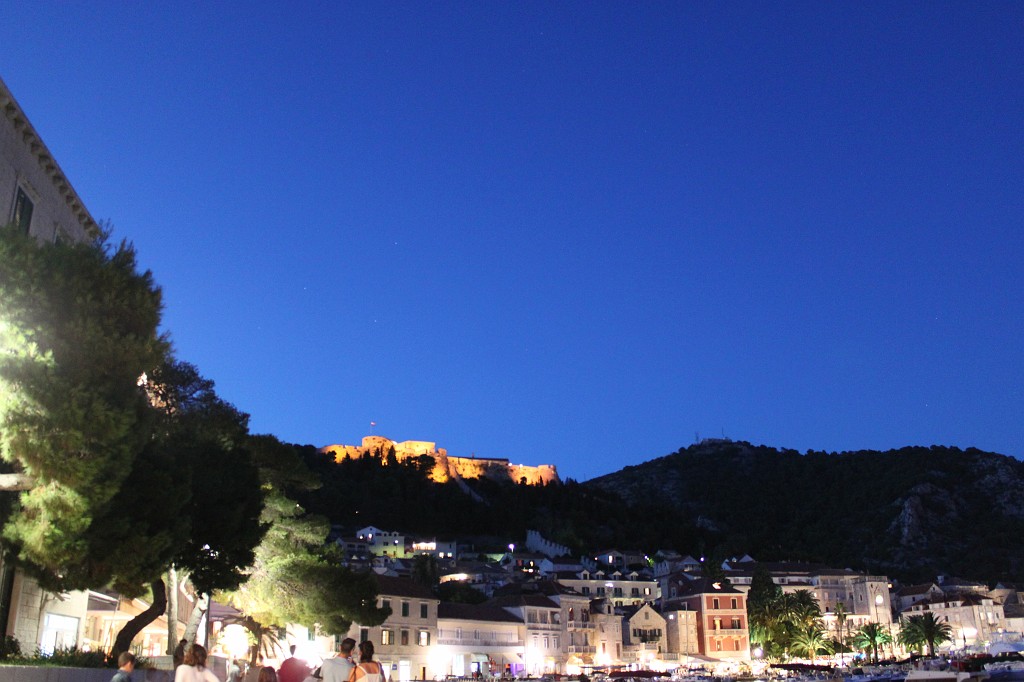 IMG_6801.JPG - Hvar city and spanjolo fortress in the evening