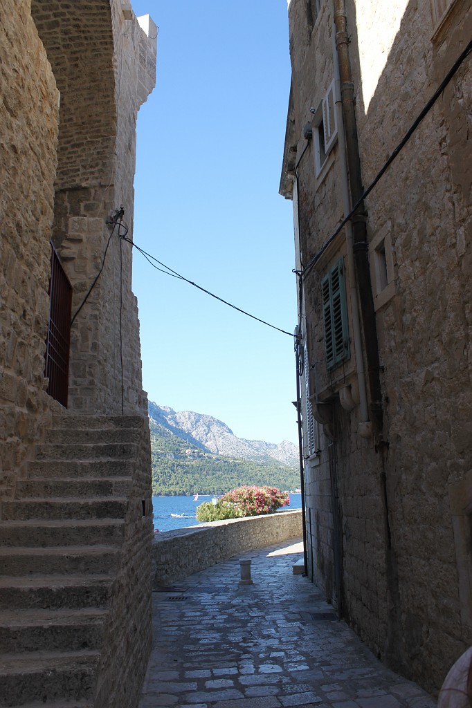 IMG_6869.JPG - Korčula city wall tower street