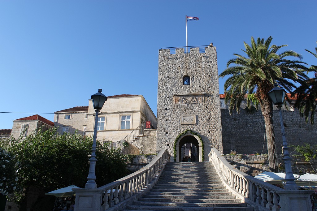 IMG_6891.JPG - Korcula city  http://en.wikipedia.org/wiki/Kor%C4%8Dula_(town)  gate